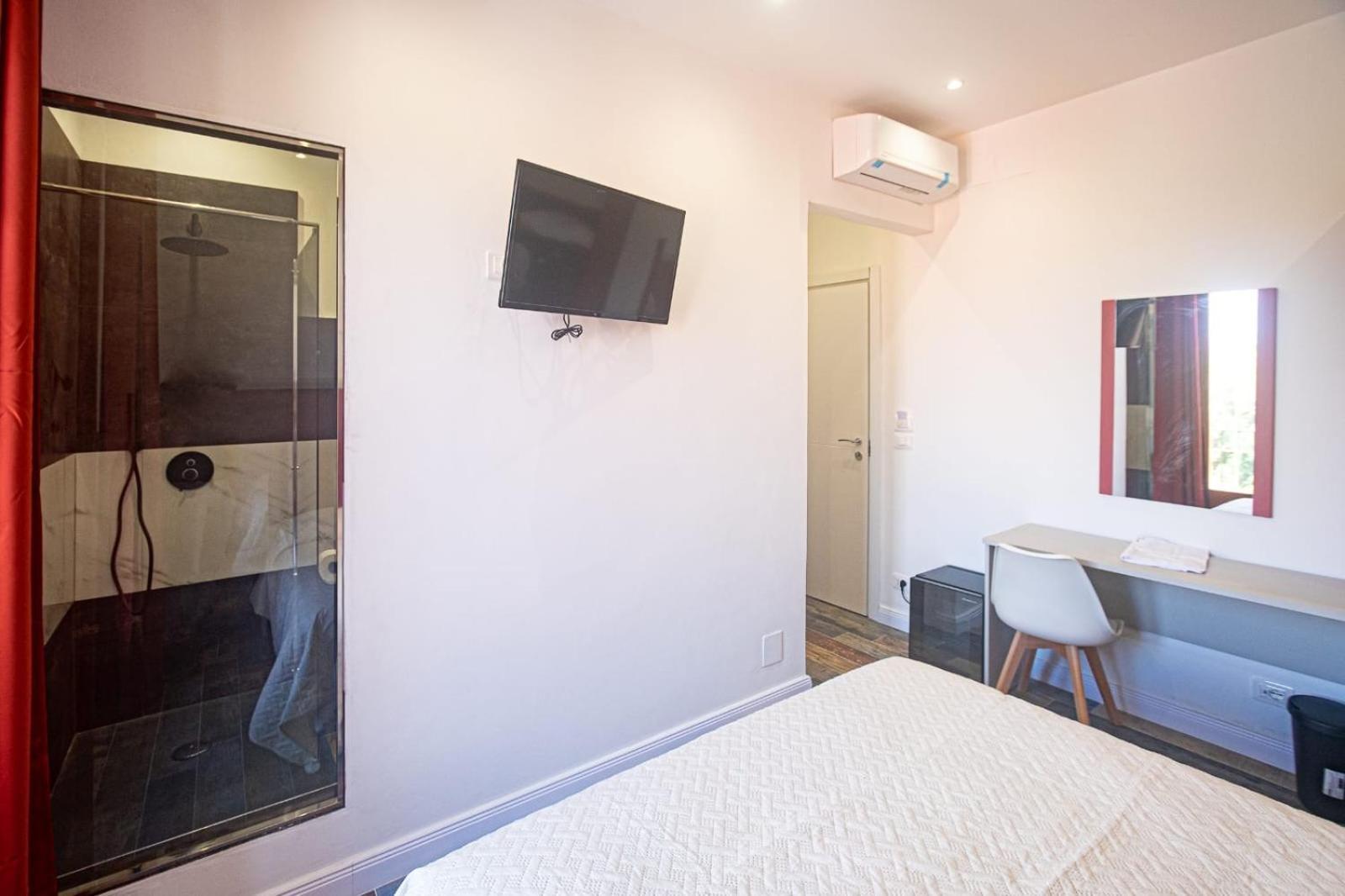 Ricci 16 - Suite & Rooms ลีวอร์โน ภายนอก รูปภาพ