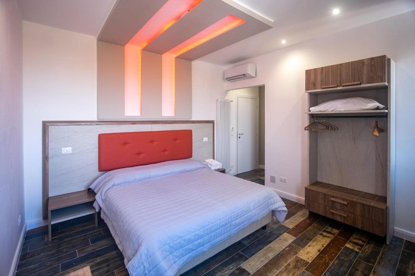 Ricci 16 - Suite & Rooms ลีวอร์โน ภายนอก รูปภาพ