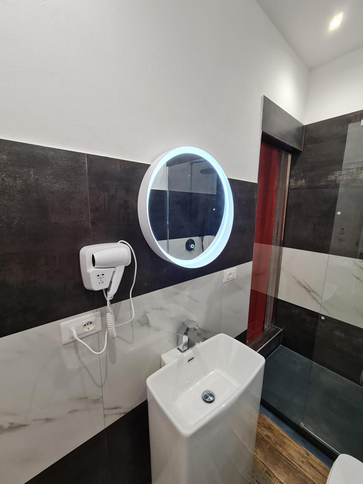 Ricci 16 - Suite & Rooms ลีวอร์โน ภายนอก รูปภาพ
